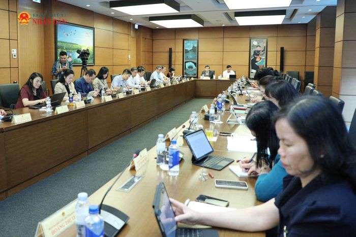 Toàn cảnh phiên thảo luận Tổ.