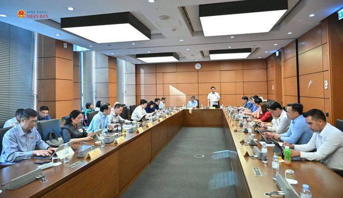 Toàn cảnh phiên thảo luận ở Tổ 14 chiều 18/10
