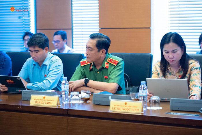 Đoàn ĐBQH tỉnh Cà Mau tham dự phiên thảo luận. Ảnh: Xuân Quý