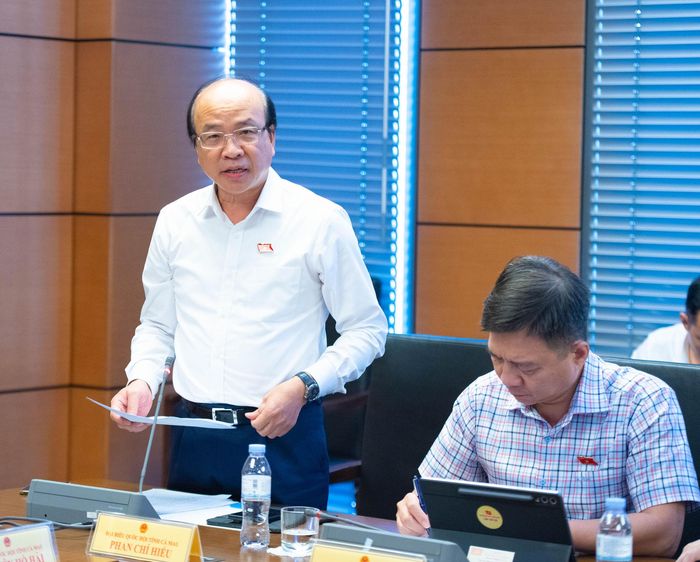 ĐBQH Phan Chí Hiếu (Cà Mau) phát biểu. Ảnh: Xuân Quý