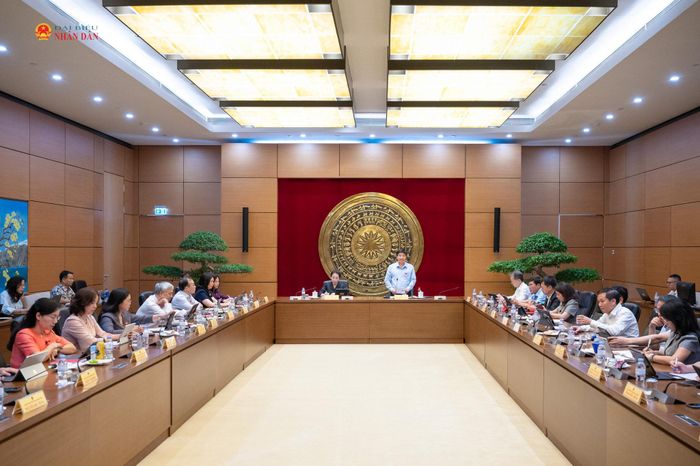 Quang cảnh phiên thảo luận tại Tổ 7. Ảnh: Phạm Thắng