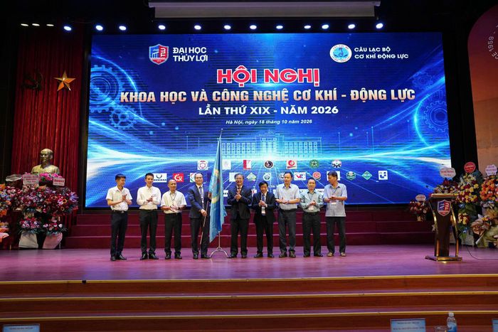 Nghi lễ trao cờ luân lưu cho đơn vị tổ chức Hội nghị lần thứ XX