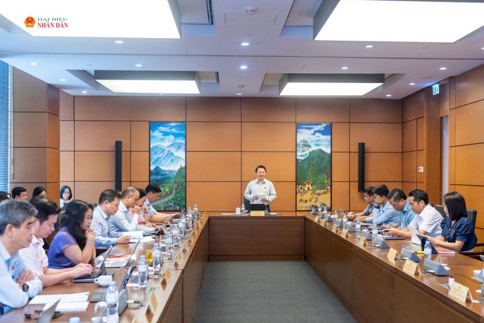 Toàn cảnh phiên thảo luận Tổ 16. Ảnh: Mạnh Hưng