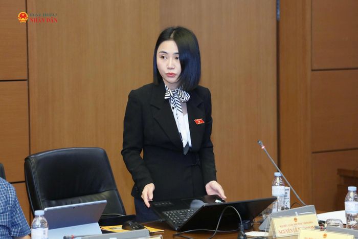ĐBQH Nguyễn Lê Ngọc Linh (Thanh Hóa) phát biểu thảo luận tổ. Ảnh: An Nhiên