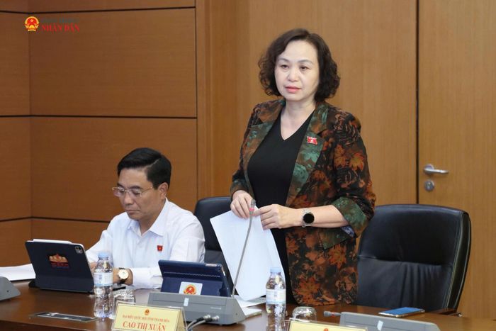 ĐBQH Cao Thị Xuân (Thanh Hóa) phát biểu thảo luận tổ. Ảnh: An Nhiên