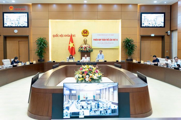 Quang cảnh phiên họp