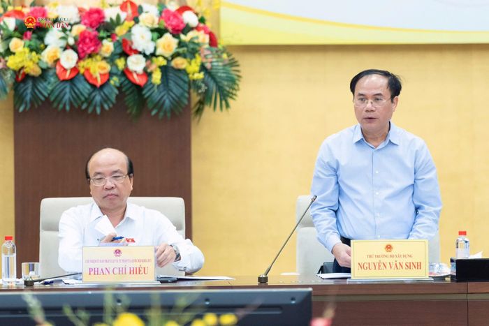 Thứ trưởng Bộ Xây dựng Nguyễn Văn Sinh phát biểu