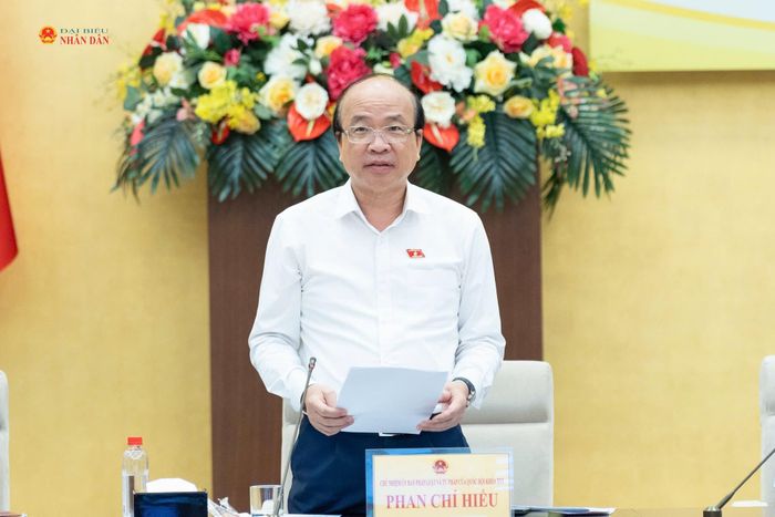 Chủ nhiệm Ủy ban Pháp luật và Tư pháp Phan Chí Hiếu phát biểu