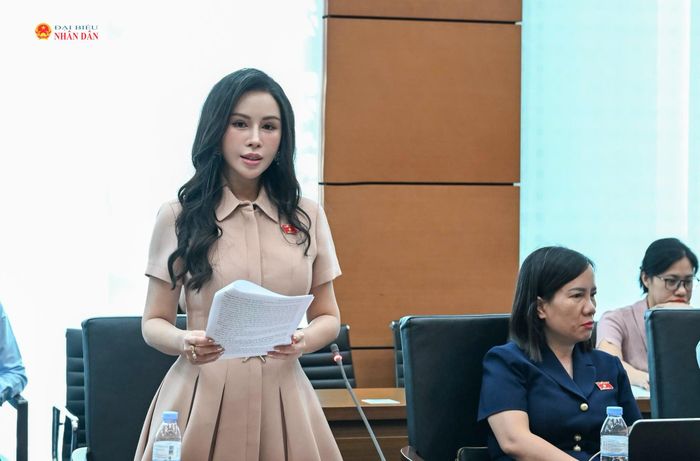 ĐBQH Lê Nữ Thùy Dương (TP. Đồng Nai) phát biểu thảo luận tại Tổ 4. Ảnh: An Nhiên