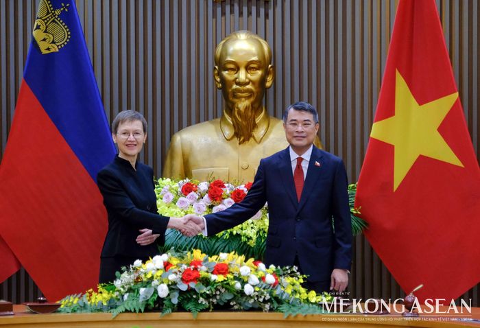 Thủ tướng Lê Minh Hưng và Thủ tướng Liechtenstein Brigitte Haas chụp ảnh chung trước khi tiến hành hội đàm. Ảnh: Đỗ Thảo - Mekong ASEAN