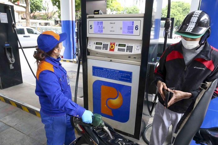 Với giá bán, VCCI ủng hộ quyền tự quyết đi cùng giám sát. Công thức giá phục vụ kê khai, giải trình, giám sát việc hình thành giá, không áp đặt lợi nhuận hoặc chi phí ngoài phạm vi pháp luật quy định. Ảnh: MH