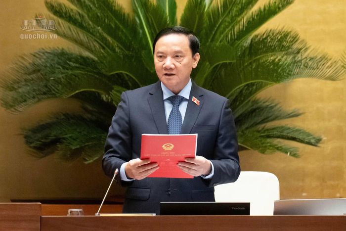 Phó Chủ tịch Quốc hội Nguyễn Khắc Định điều hành phiên họp.