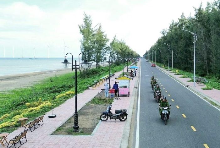 Lực lượng Công an cùng Quân sự tuần tra đảm bảo an ninh an toàn khu vực biên giới biển.