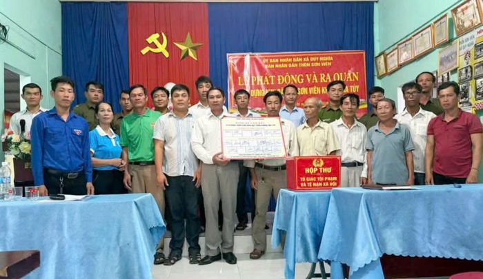 Công an xã Duy Nghĩa phối hợp Ban nhân dân thôn Sơn Viên phát động xây dựng khu dân cư không ma túy.