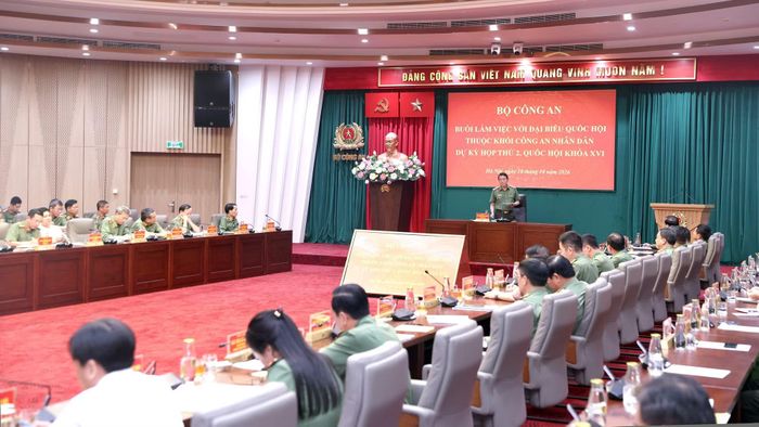 Quang cảnh buổi làm việc.