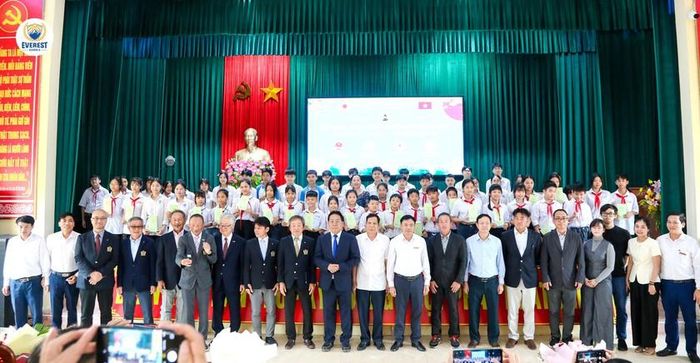 Hội Khuyến học tỉnh Hưng Yên phối hợp với Ủy ban nhân dân xã Bắc Thái Ninh và Quỹ Khuyến học Nghiêm Vũ Đằng trao 71 suất học bổng cho học sinh đạt thành tích xuất sắc trong học tập và rèn luyện.