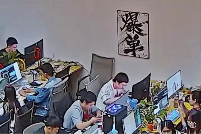 Hình ảnh một trung tâm lừa đảo trực tuyến (scam compound) ở Myanmar, trong bộ phim tài liệu được phát mới đây trên kênh truyền hình CCTV Trung Quốc. Ảnh: SCMP