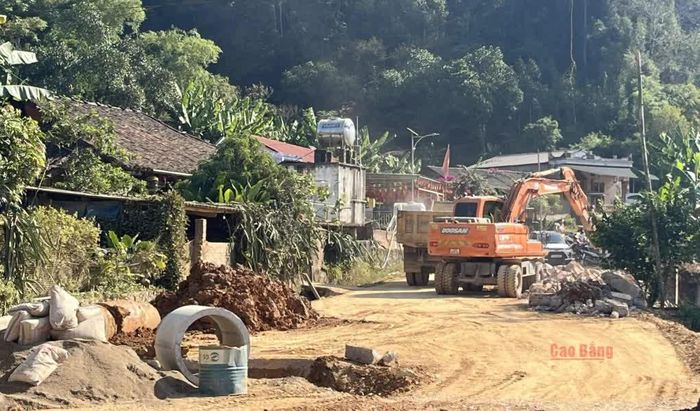 Nhiều địa phương trong tỉnh tập trung đẩy nhanh tiến độ giải phóng và bàn giao mặt bằng, tạo điều kiện thuận lợi cho các nhà thầu đẩy nhanh tiến độ thi công dịp cuối năm 2026.