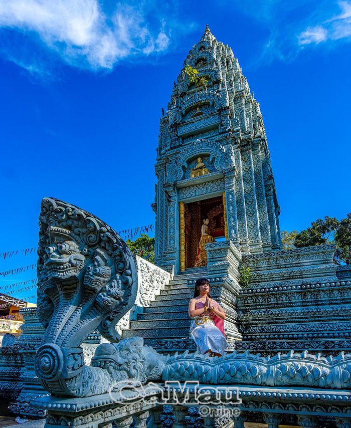 Toà bảo tháp uy nghiêm là điểm check-in yêu thích của du khách.