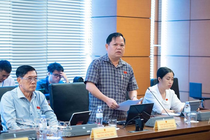 Đại biểu Nguyễn Duy Thanh đề nghị đánh giá thực chất hiệu quả cải cách thủ tục hành chính, nâng cao khả năng tiếp cận chính sách hỗ trợ và bảo đảm cạnh tranh bình đẳng giữa các doanh nghiệp.