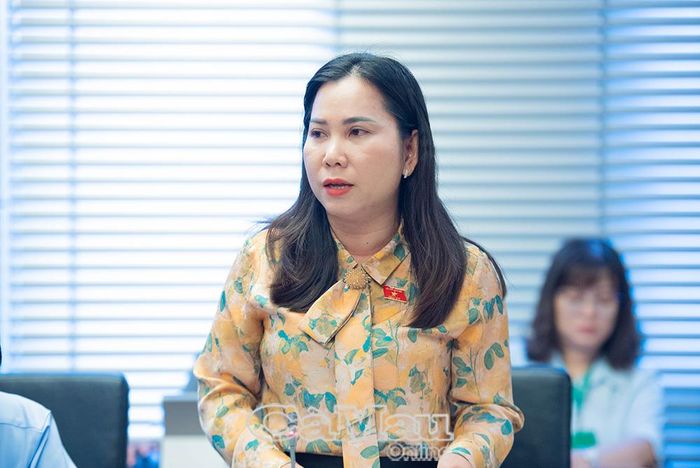 Đại biểu Lê Thị Ngọc Linh đề nghị cải thiện môi trường kinh doanh, tháo gỡ dự án tồn đọng và gắn mục tiêu tăng trưởng với việc làm, sinh kế bền vững.