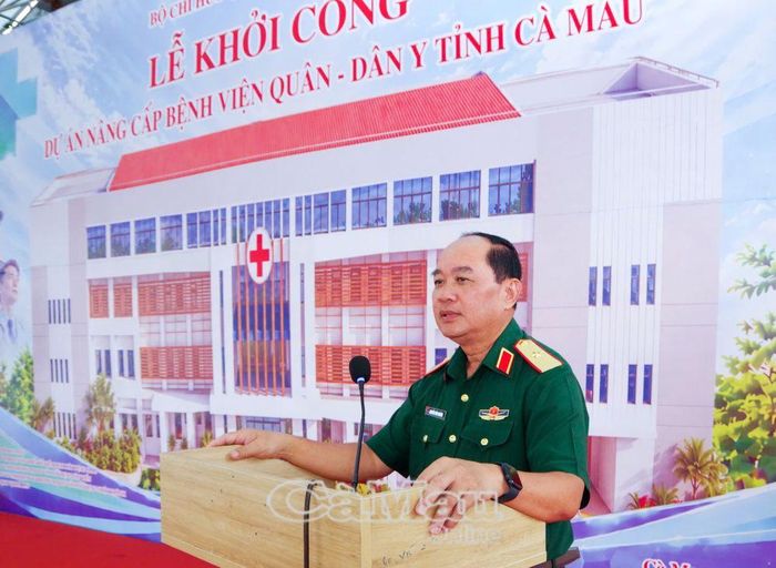 Thiếu tướng Nguyễn Văn Ngành, Chỉ huy trưởng Bộ CHQS tỉnh Cà Mau, phát lệnh khởi công dự án nâng cấp Bệnh viện Quân - Dân y Cà Mau.