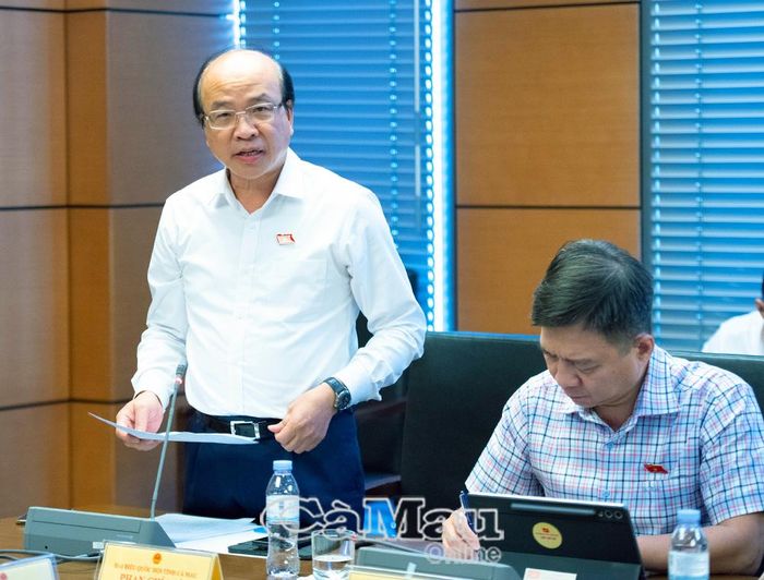 Đại biểu Phan Chí Hiếu, Uỷ viên Ban Chấp hành Trung ương Đảng, Uỷ viên Uỷ ban Thường vụ Quốc hội, Chủ nhiệm Uỷ ban Pháp luật và Tư pháp của Quốc hội