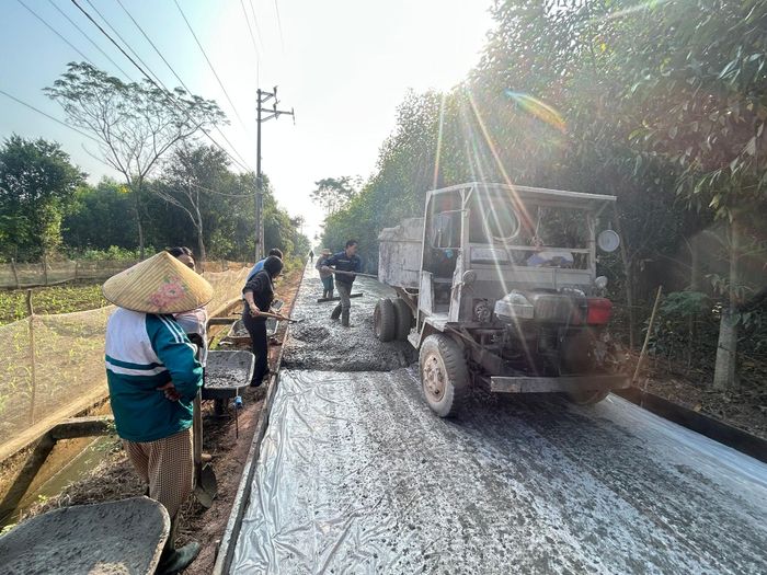 Tiếp tục hoàn thiện hạ tầng là nhiệm vụ quan trọng trong thực hiện các mục tiêu xây dựng nông thôn mới tại Lào Cai. Ảnh: Thu Hiền