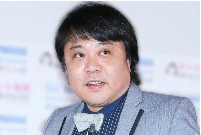 Nam diễn viên hài Nhật Bản Sugiyama Hiroyuki.