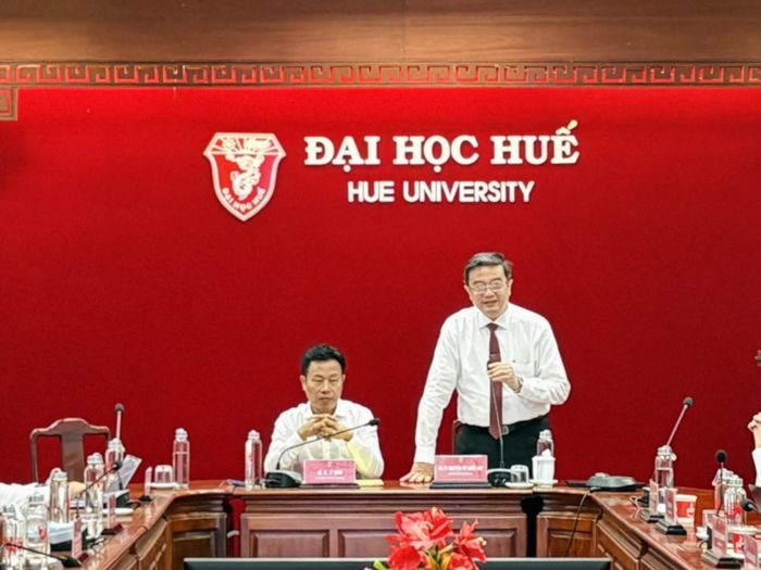 GS.TS. Nguyễn Vũ Quốc Huy, Quyền Giám đốc Đại học Huế phát biểu tại buổi làm việc.