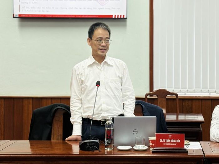 GS.TS. Trần Đăng Hòa, Phó Giám đốc Đại học Huế phát biểu tại buổi làm việc.