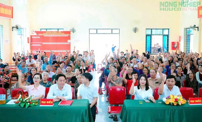 Tại các điểm bầu cử, công tác tổ chức được thực hiện theo kế hoạch, các cử tri tham gia đông đủ, thể hiện tinh thần trách nhiệm trong việc lựa chọn người đại diện cho Nhân dân ở xóm.