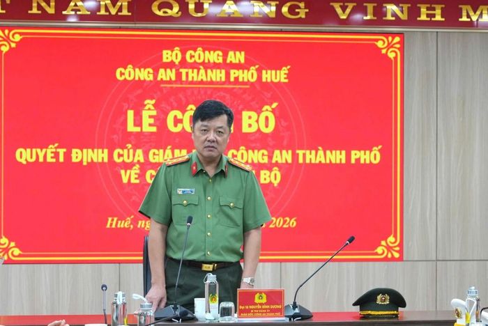 Đại tá Nguyễn Đình Dương, Bí thư Đảng ủy, Giám đốc Công an thành phát biểu tại buổi lễ