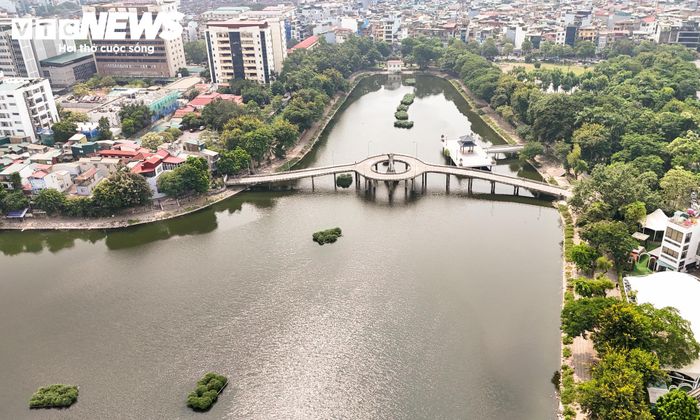 Hồ Thanh Nhàn cùng hồ 2A có tổng diện tích hơn 10,17ha theo phương án điều chỉnh đang được lấy ý kiến. Đây là thành phần quan trọng trong không gian cảnh quan của công viên, đồng thời gắn với nhu cầu nghỉ ngơi, đi bộ và sinh hoạt ngoài trời của người dân.