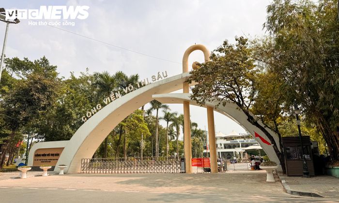 Từng được kỳ vọng trở thành không gian sinh hoạt cộng đồng quy mô lớn ở phía Nam thành phố, công viên sau nhiều năm khai thác đã bộc lộ những bất cập trong quản lý và sử dụng đất. Một số công trình, cơ sở dịch vụ từng vi phạm quy hoạch, ảnh hưởng đến cảnh quan và mục tiêu phát triển không gian công cộng.