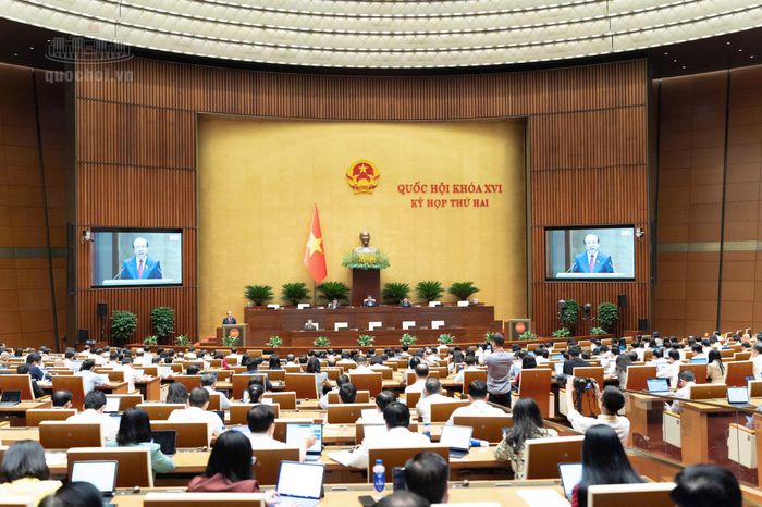 Quang cảnh phiên họp sáng 18/10.