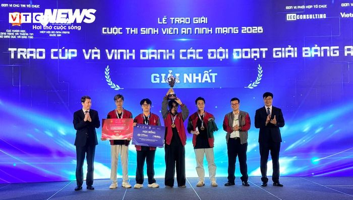 Học viện Bưu chính Viễn thông tiếp tục giành vị trí Quán quân ở năm thứ 2 của cuộc thi Sinh viên an ninh mạng. (Ảnh: Thụy Phương)
