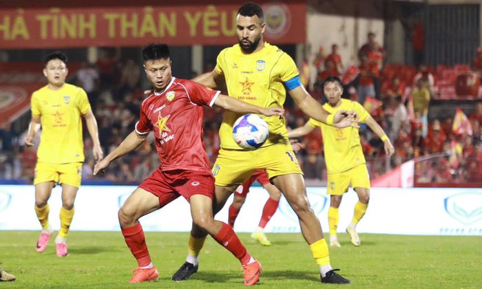 Hà Tĩnh hòa SLNA 2-2. (Ảnh: VPF)