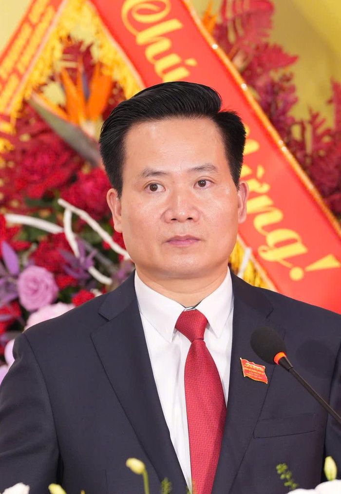 Bí thư Đảng ủy, Chủ tịch HĐND phường Phúc Lợi Nguyễn Thế Thạch.