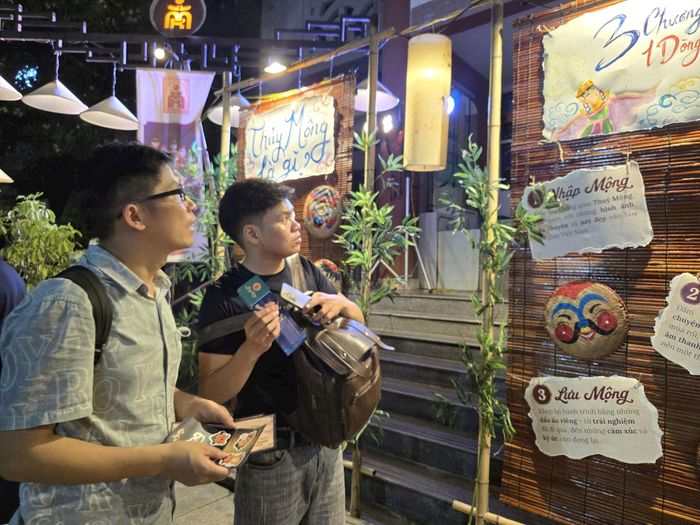 Giới thiệu chương trình với cách tiếp cận sinh động, gợi trí tò mò. Ảnh: Quỳnh Phạm