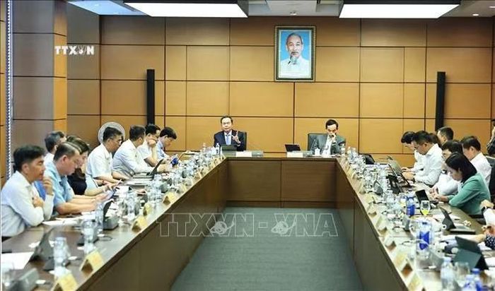 Quang cảnh phiên thảo luận tại tổ của Đoàn đại biểu Quốc hội thành phố Hồ Chí Minh. Ảnh: Minh Đức/TTXVN