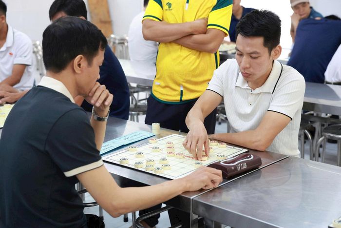 Các kỳ thủ tập trung thi đấu môn cờ tướng. Ảnh: Thùy Dương