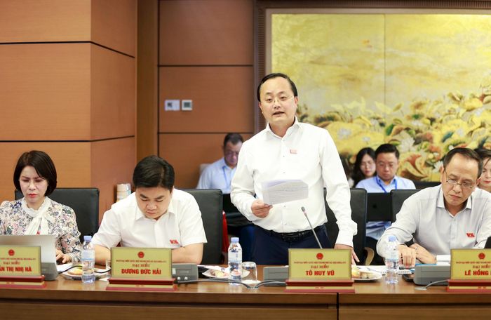 Đại biểu Tô Huy Vũ (Đoàn Hà Nội) phát biểu thảo luận. Ảnh: Văn Tuyến