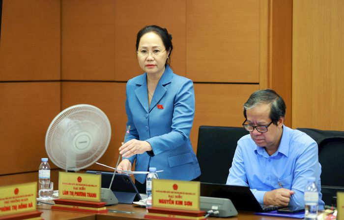 Đại biểu Lâm Thị Phương Thanh, Bộ trưởng Bộ Văn hóa, Thể thao và Du lịch phát biểu thảo luận. Ảnh: Văn Tuyến
