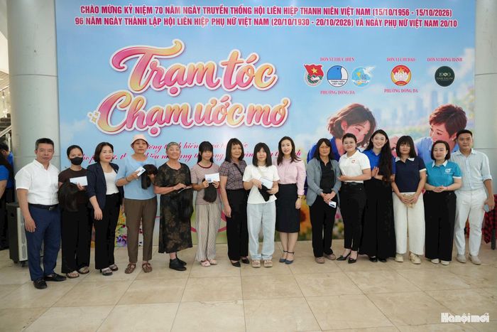 Những món quà ý nghĩa trao cho "chiến binh K" nhân dịp kỷ niệm nhiều hoạt động lớn của đất nước. Ảnh: ĐĐ