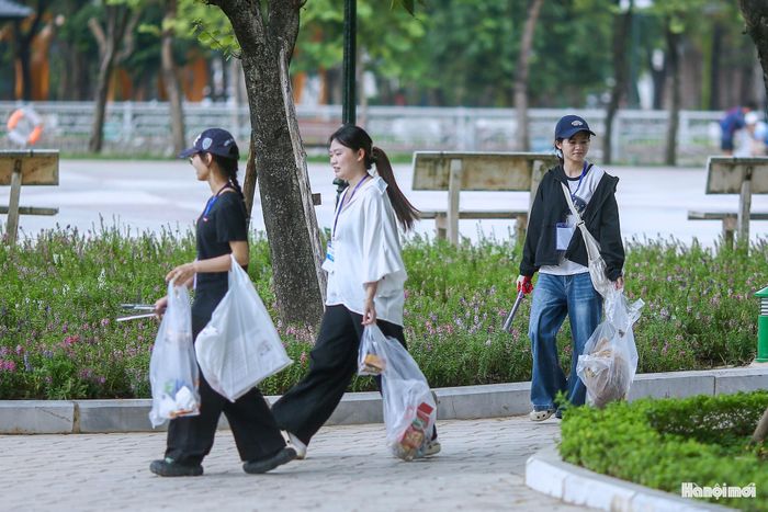 Chia sẻ về ý tưởng ban đầu, ông Kenichi Mamitsuka cho biết: "Năm 2008, khi chạy bộ, tôi nhìn thấy rác trên đường nên dừng lại nhặt. Dần dần, tôi chú ý hơn đến cách vận động cơ thể từ các nhóm cơ đến vùng bả vai và nhận ra việc nhặt rác có thể trở thành một hoạt động thú vị. Nếu đưa yếu tố thể thao vào, mọi người sẽ tham gia với tâm thế hào hứng hơn. Mục tiêu là tạo ra một trải nghiệm vui, qua đó khuyến khích mọi người quan tâm hơn đến rác thải trong không gian sống của mình”.