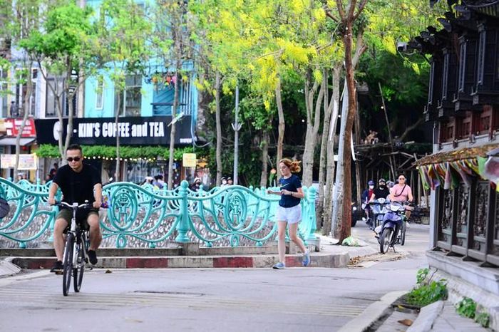 Miền Bắc nắng nóng kéo dài suốt tháng 10. Ảnh: Tuấn Anh
