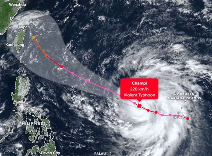 Vị trí hiện tại và đường đi dự báo của bão Champi vào sáng nay, 19/10. Ảnh: Zoom Earth, JMA/ NOAA, Himawari, JTWC.