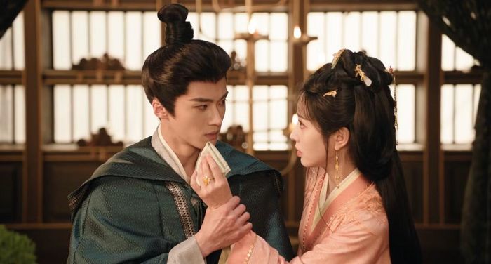 Lục Trạc, Thích Trọng Khải, Hàn Liêu... đều nghi ngờ Ngụy Nhiêu là giả mạo với lý do hợp lý. Nhưng cô cũng "nảy số" cực nhanh để phân tán sự chú ý, không để bản thân bị dồn vào đường cùng.