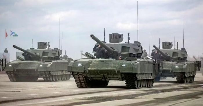Sự hiện diện của Armata cùng với Shturm tại cuộc tập trận Trung tâm-2026 rõ ràng không phải ngẫu nhiên. Các chuyên gia nhận xét chúng rất phù hợp để hoạt động như trung tâm đầu não của hệ thống, khiến chi phí cao của xe tăng T-14 là có thể chấp nhận được.